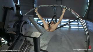 Pigtailed solo morena Latina babe Sara Luvv tiras de lencería para medias e, a continuación, fode máquina e se orgasmos intensos en varias posicións