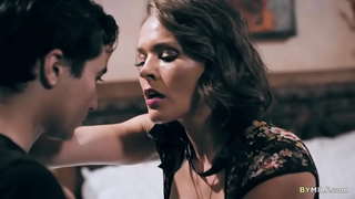 ���ිසානෙ තරුණ අසල්වැසියා කිරීමට අවශ්ය මගුලක්ද අල්ලපු උණුසුම් MILF Krissy ලින්