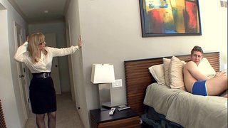 Том boobed шаргал milf трико болон garter