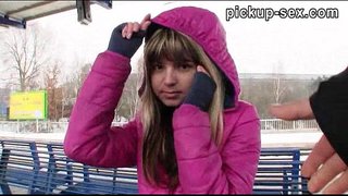 ���ැබෑ ආධුනික Eurobabe Gina Gerson ඇණ ගැසූ දී දුම්රිය