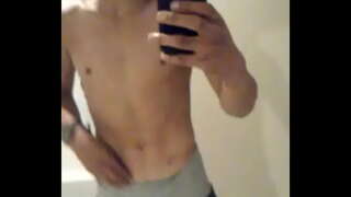 19yr παλιά w/τεράστιο πουλί