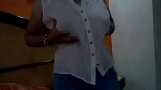 Como se le mueven las tetas a mi esposa