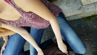 Džíny dívky v ulici veřejné