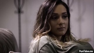 ���ुमारी किशोर द्वारा गडबड एक अजीब परिवार मित्र big dick