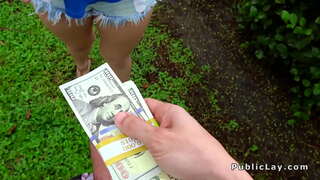 Sarışın ilə пузырчатым geri ağır sikilmiş olur qaraj ictimai