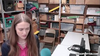 Oba shoplyfting dospívající a babička je stále šoustání nadržené LP Důstojníka Erica Lauren