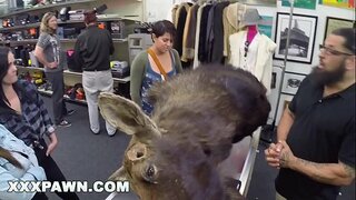 XXXPAWN - Eles Nunca Foron Con Un Home Antes, Pero Eles Precisan de Diñeiro