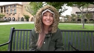 BJONDE 19 VJEÇAR FUCKS NË DATËN E PARË