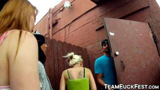 Azgın adam porno yıldızları sikmek alır