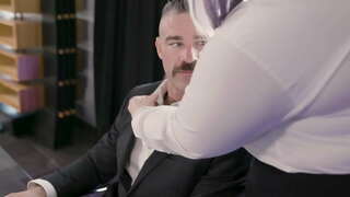 XXL ລົກໄດ້ຮັບ Pussyfucked ໂດຍນາງໃຫ່ຍຈ້າງ