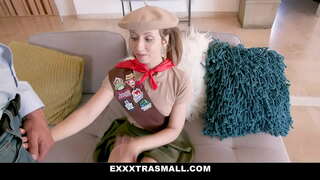 Exxxtra Ndogo - Daphne fucked jogoo mkubwa