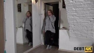 DEBT4k. Leanbh a d &#039; fhéadfadh nach bhfuil a íoc leis an fiach le haghaidh big tits mar bhailitheoir a bhí fucked crua