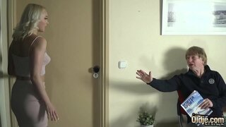 Wong lawas penetrates panas tart lan plans karo dheweke alus penthil