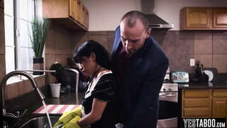 Busty latina ပြဲယင်းကြမ်းတမ်းရရှိသွားတဲ့ဂရုနောက်ကွယ်မှာမှစ။