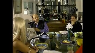 Marinar stud devine greu instrument supt de superba blonda Hannah