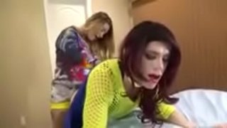 Sissy strapon гэхэд зонхилох эмэгтэй дээд