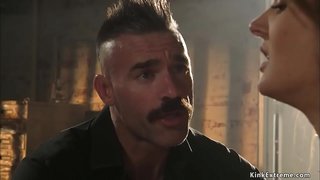 Бәләкәй ауыҙ иткән оҫталар менән кнут чарльз спаркс сисястый рабыня зоя кляп хлестать де, ә һуңынан уның киску свайщик һы ҙур трахать аҫты ағзалары.